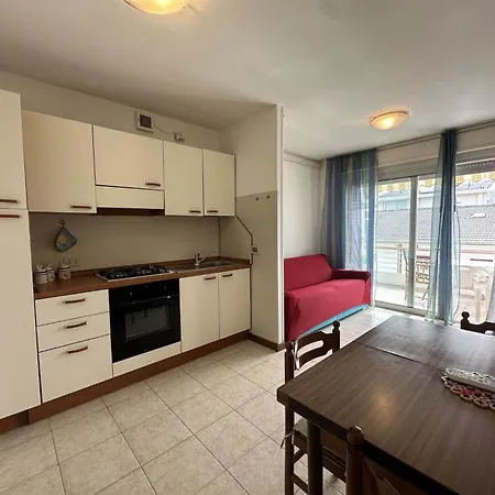 Flat With Side Sea View Just Steps From The アパート *